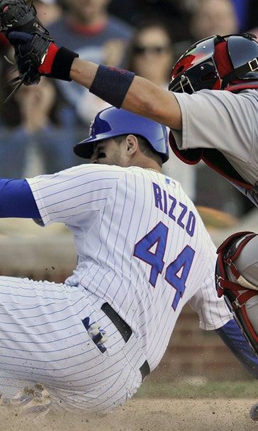 Molina exits with thumb sprain as Cardinals beat Cubs 4-3
